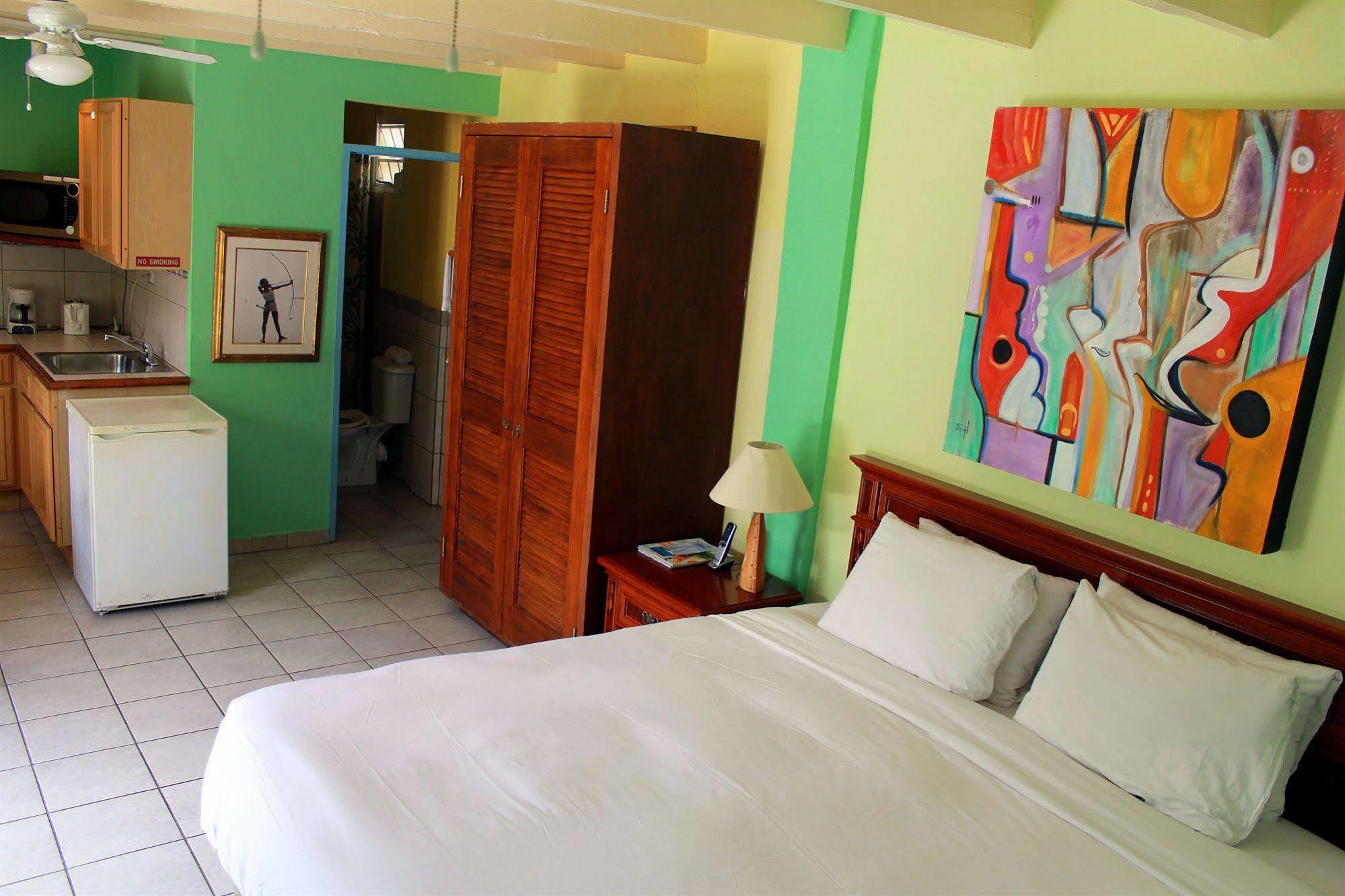 סימפסון ביי Azure Hotel And Art Studio מראה חיצוני תמונה
